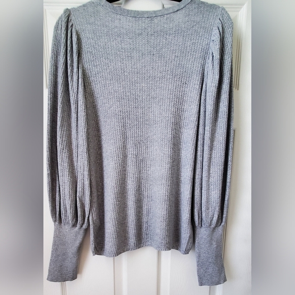 1. State Light Gray Textured V-Neck Lightweight Sweater  Bubble Sleeve Size XL - Picture 3 of 6